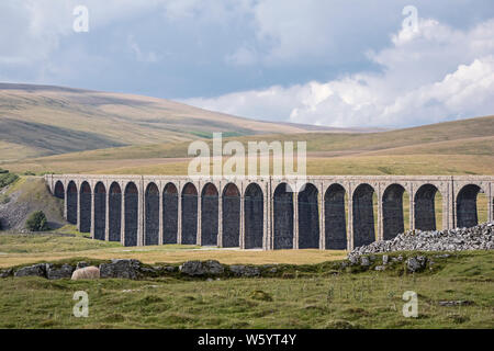 Ribblehead Viadukt oder Batty Moss Viadukt auf der Settle-Carlisle Railway, Yorkshire Dales National Park, North Yorkshire, England, Großbritannien Stockfoto