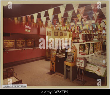 Wunderland Arcade, 1200 Grand Ave Kansas City, Missouri; Umfang und Inhalt: Eine äußere Bild, der Rest sind Innenaufnahmen. Flipperautomaten, einen Schießstand, selbst fotografieren Stände, ein eigenes Tonstudio, das Essen mit dem Menü auf der Wand, Popcorn Maschine & andere typische Arcade Spiele. Stockfoto