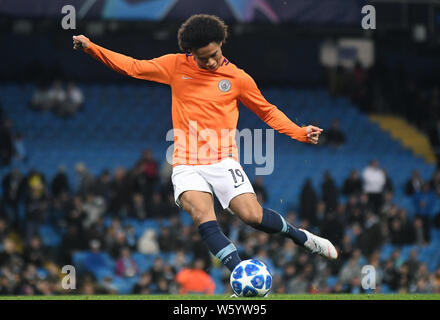 MANCHESTER, England - September 19, 2018: Leroy Sane der Stadt dargestellt vor der UEFA Champions League 2018/19 Gruppe F Spiel zwischen Manchester City (England) und Olympique Lyonnais (Frankreich) bei Etihad Stadium. Stockfoto