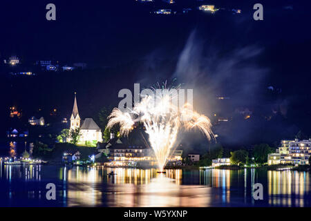 Maria Wörth: Wörthersee, Feuerwerk in Maria Wörth in Kärnten, Kärnten, Österreich Stockfoto