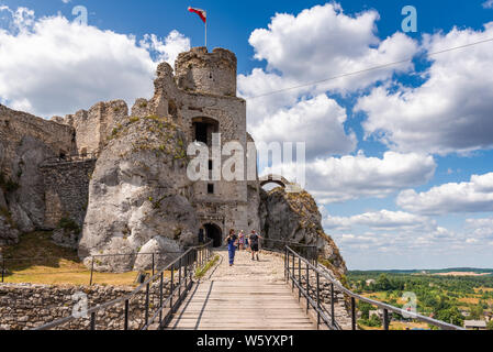 PODZAMCZE, Polen - 15. Juli 2019: ogrodzieniec Schloss in der polnischen Jurassic Highland, Schlesien Region Polens Stockfoto