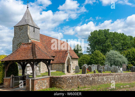 Die anglikanische St Nicholas Church mit ihrem Lychgate West Itchenor, Chichester Harbor, Chichester, West Sussex, England, Großbritannien Stockfoto