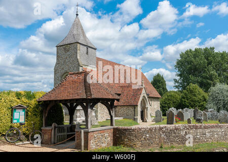 Die anglikanische St Nicholas Church mit ihrem Lychgate West Itchenor, Chichester Harbor, Chichester, West Sussex, England, Großbritannien Stockfoto
