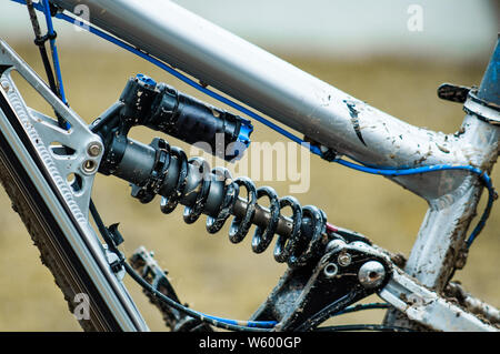Downhill Mountainbike Federung hinten Stockfoto