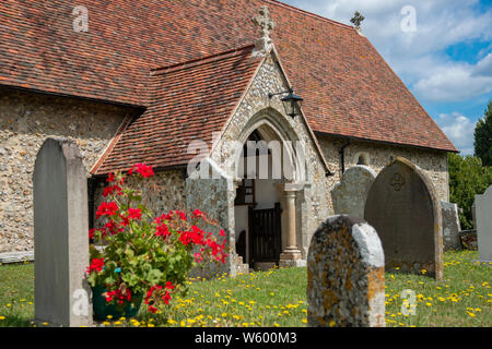 Die Kirche Portal der Anglikanischen Kirche St. Nikolaus, West Itchenor, Chichester Harbour, Chichester, West Sussex, England, Vereinigtes Königreich Stockfoto