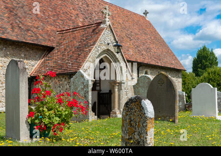 Die Kirche Portal der Anglikanischen Kirche St. Nikolaus, West Itchenor, Chichester Harbour, Chichester, West Sussex, England, Vereinigtes Königreich Stockfoto