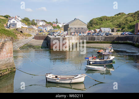 Der Hafen von Porthgain ein Dorf an der Küste im Pembrokeshire Coast National Park, Wales, Großbritannien Stockfoto