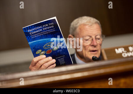 Washington DC, USA. 30. Juli 2019. United States Senator Jim Inhofe (Republikaner von Oklahoma) Fragen Air Force General John Hyten, der stellvertretende Vorsitzende des Generalstabs, während seiner Anhörung vor dem US-Senat Ausschusses für Streitkräfte auf dem Capitol Hill nominiert ist. Credit: Stefani Reynolds/CNP/ZUMA Draht/Alamy leben Nachrichten Stockfoto