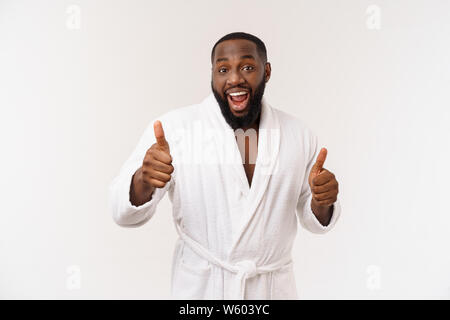 Portrait von Happy afroamerican gut aussehender bärtiger Mann Lachen und zeigen "Daumen hoch" Geste Stockfoto