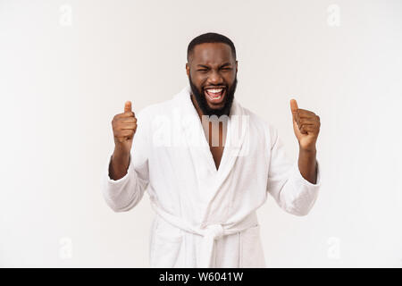 Portrait von Happy afroamerican gut aussehender bärtiger Mann Lachen und zeigen "Daumen hoch" Geste Stockfoto