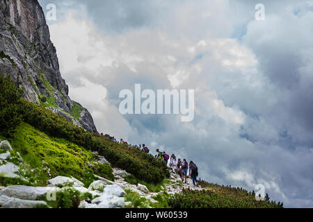 Gruppe der Wanderer auf den Weg zur Hohen Tatra Stockfoto