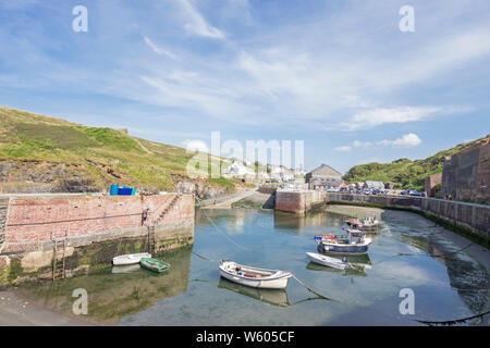 Der Hafen von Porthgain ein Dorf an der Küste im Pembrokeshire Coast National Park, Wales, Großbritannien Stockfoto