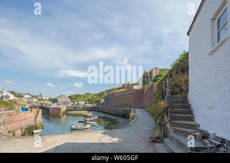 Der Hafen von Porthgain ein Dorf an der Küste im Pembrokeshire Coast National Park, Wales, Großbritannien Stockfoto