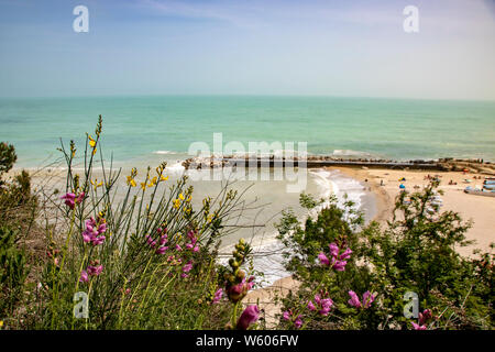 Landschaft von Urbani Strand von Sirolo, Riviera del Conero, Marken, Italien Stockfoto