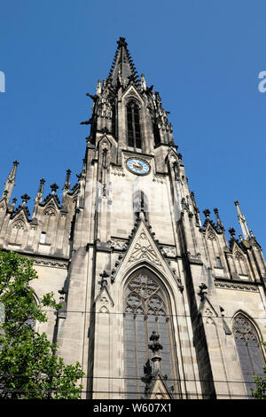 Eine Nahaufnahme der Elisabethenkirche in Basel, Schweiz Stockfoto