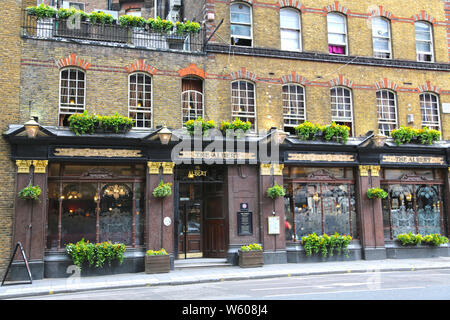 London, Großbritannien - 22.Mai 2016: Die Albert, traditionellen englischen Pub in der Victoria Street Stockfoto