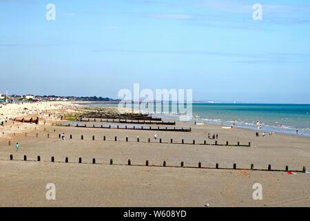 Der Strand von Bognor Regis an einem sonnigen Sommertag, West Sussex England Großbritannien Stockfoto