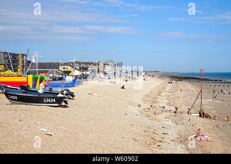 Der Strand von Bognor Regis an einem sonnigen Sommertag, West Sussex England Großbritannien Stockfoto