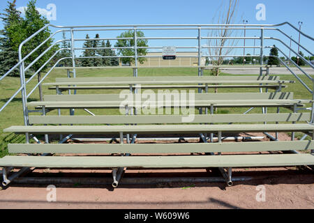 Zuschauertribünen an basefield Feld an einer lokalen Community Park. Stockfoto