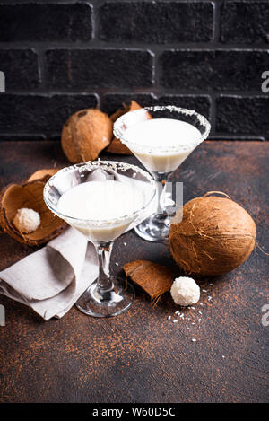 Coconut martini oder Margarita. Alkoholfreien cocktail Stockfoto
