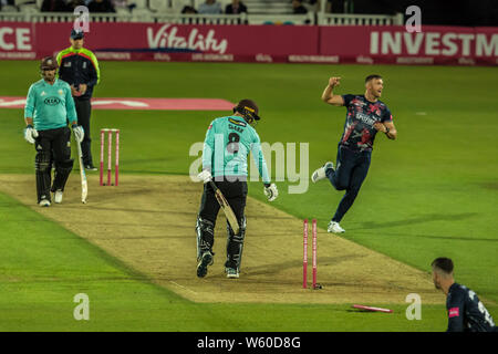 London, Großbritannien. 30. Juli, 2019. Jordan Clark ist rollte durch Hardus Viljoen in Surrey nehmen an der Kent in der Vitalität T20 Blast Match am Kia Oval. David Rowe/Alamy leben Nachrichten Stockfoto