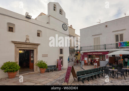 Kirche der Fegefeuer, Piazza Del Popolo, Peschici, Halbinsel Gargano, Foggia, Apulien, Italien, EU Stockfoto