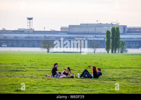 Flughafen Tempelhof in Berlin, Deutschland, umgewidmet Stockfoto