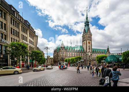 Neo Renaissance Rathaus oder Rathaus in Hamburg, Deutschland, am 16. Juli 2019 Stockfoto