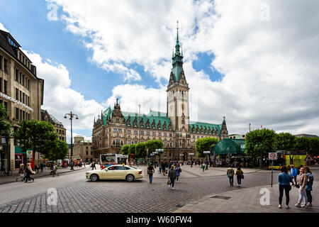 Neo Renaissance Rathaus oder Rathaus in Hamburg, Deutschland, am 16. Juli 2019 Stockfoto