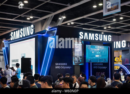 Unsere Gäste werden bei der südkoreanischen multinationalen Elektronik Mischkonzern Samsung stand während der Ani-Com & Spiele Veranstaltung in Hong Kong gesehen Stockfoto