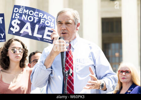 Washington DC, USA. 30 Jul, 2019. Der US-Senator Jeff Merkley (D-ODER) in seiner Rede auf einer Veranstaltung mit Demokraten im Senat zu einer Verfassungsänderung Bürger United vor dem Obersten Gerichtshof der USA in Washington DC am 30. Juli 2019 aufzuheben. Quelle: Michael Brochstein/ZUMA Draht/Alamy leben Nachrichten Stockfoto