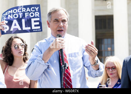 Washington DC, USA. 30 Jul, 2019. Der US-Senator Jeff Merkley (D-ODER) in seiner Rede auf einer Veranstaltung mit Demokraten im Senat zu einer Verfassungsänderung Bürger United vor dem Obersten Gerichtshof der USA in Washington DC am 30. Juli 2019 aufzuheben. Quelle: Michael Brochstein/ZUMA Draht/Alamy leben Nachrichten Stockfoto