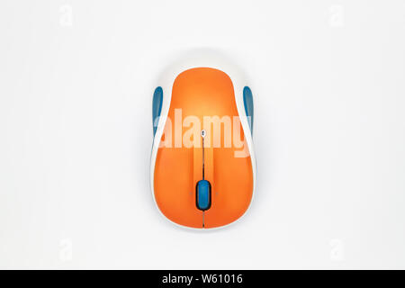 Top view Wireless Mouse auf weißem Hintergrund Stockfoto