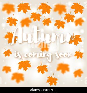 Vector Illustration. Gelb Herbst Ahorn Blätter fliegen. Beschriftung der Herbst kommt Stock Vektor