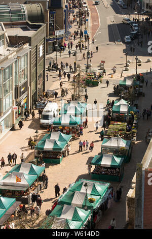 Marktstände an der High Street Stockfoto