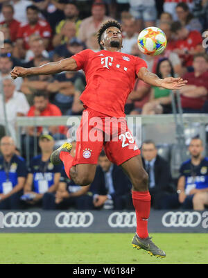 (190731) -- München, 31. Juli 2019 (Xinhua) - Kingsley Coman von Bayern München steuert die Kugel während der Audi Cup Halbfinale gegen Fenerbahce SK der Türkei in München, Deutschland, am 30. Juli 2019. Bayern München gewann 6-1. (Foto: Philippe Ruiz/Xinhua) Stockfoto