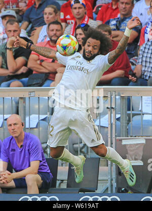 (190731) -- München, 31. Juli 2019 (Xinhua) - Marcelo Real Madrid steuert den Ball während eines Audi Cup Halbfinale zwischen Real Madrid Spanien und Tottenham Hotspur aus England in München, Deutschland, am 30. Juli 2019. Real Madrid 0-1. (Foto: Philippe Ruiz/Xinhua) Stockfoto