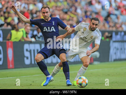 (190731) -- München, 31. Juli 2019 (Xinhua) - Daniel Carvajal (R) von Real Madrid Mias mit Christian Eriksen von Tottenham Hotspur beim Audi Cup Halbfinale in München, Deutschland, am 30. Juli 2019. Real Madrid 0-1. (Foto: Philippe Ruiz/Xinhua) Stockfoto