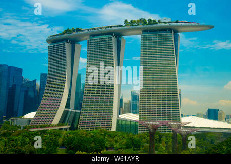 Die luxuriösen Marina Bay Sands Hotel eröffnet in 2010 - Singapur Stockfoto