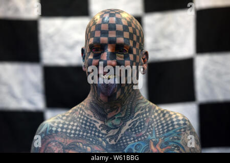 Amerikanischen freakshow guest star Matt Gegangen stellt während der Tattoo Show 2018 in Hangzhou City, East China Zhejiang provinz, 21. Oktober 2018. Matt gehen Stockfoto