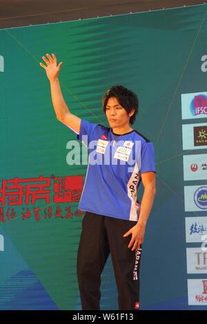 Narasaki Tomoa von Japan besucht die Preisverleihung für die gesamte Saison während der Internationalen Föderation 2018 Sport Klettern (IFSC) Wm Stockfoto