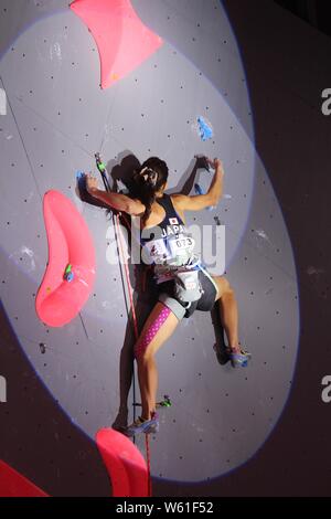 Akiyo Noguchi aus Japan konkurriert im Jahreszeit Leitung der Frauen Gleiches während der Internationalen Föderation 2018 Sport Klettern (IFSC) WM-tou Stockfoto