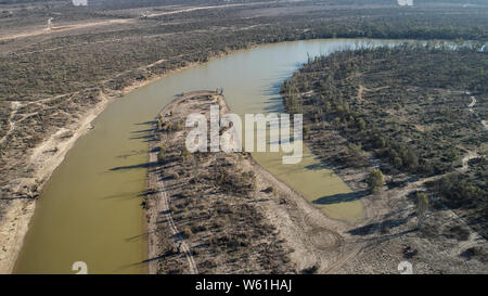 Niedriger höhe Antenne der steigenden Befüllen mit Wasser Wels Billabong in der Merbein Gemeinsame, North West Victoria. Stockfoto