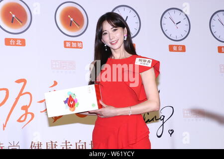Taiwanesische Model und Schauspielerin Lin Chi-ling besucht eine Werbeveranstaltung in Taipei, Taiwan, 30. Oktober 2018. Stockfoto