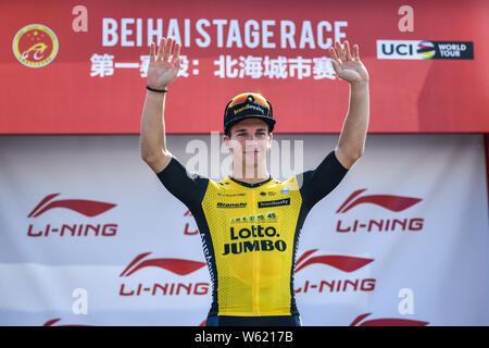 Holländische Straße Radrennfahrer Dylan Gr-enewegen, die Fahrten für die Niederländische UCI WorldTeam LottoNL ¨ CJumbo feiert nach dem Gewinn der Beihai Etappenrennen während Stockfoto