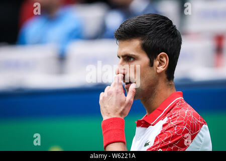 Novak Djokovic aus Serbien reagiert, als er konkurriert gegen Kevin Anderson aus Südafrika in ihrer Viertelfinale der Männer singles In der Rol Stockfoto