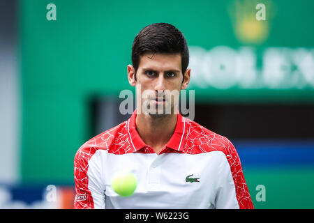 Novak Djokovic aus Serbien reagiert, als er konkurriert gegen Kevin Anderson aus Südafrika in ihrer Viertelfinale der Männer singles In der Rol Stockfoto