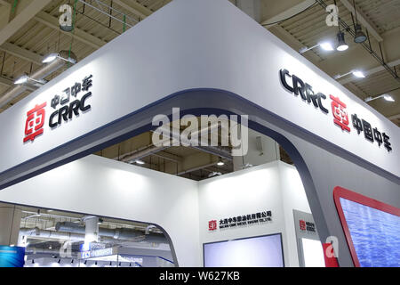 ---- Blick auf den Stand von der CRRC (China Eisenbahnrollmaterial Corp) während einer Ausstellung in Dalian im Nordosten der chinesischen Provinz Liaoning, 24 O Stockfoto