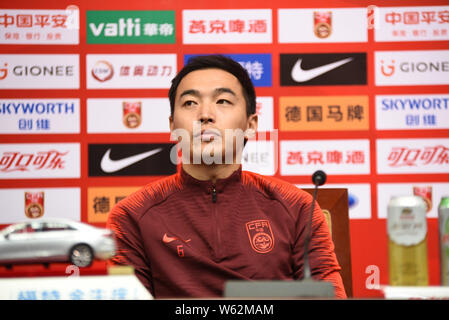 Feng Xiaoting der chinesischen nationalen Männer Fußball Team besucht eine Pressekonferenz für die CFA-Team China International Football Match 2018 gegen Syri Stockfoto