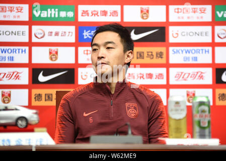 Feng Xiaoting der chinesischen nationalen Männer Fußball Team besucht eine Pressekonferenz für die CFA-Team China International Football Match 2018 gegen Syri Stockfoto